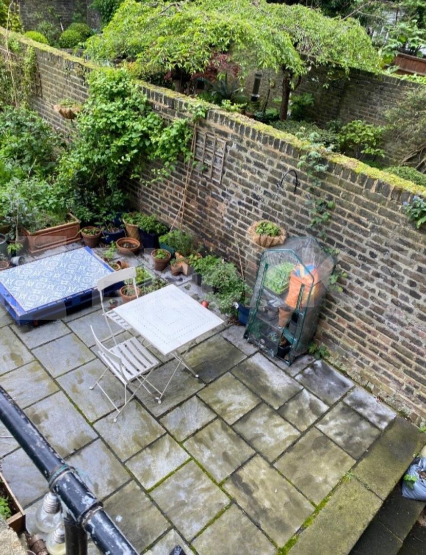 Spacious studio within a period house and access to garden  Oakley Square, Camden / Regents Park